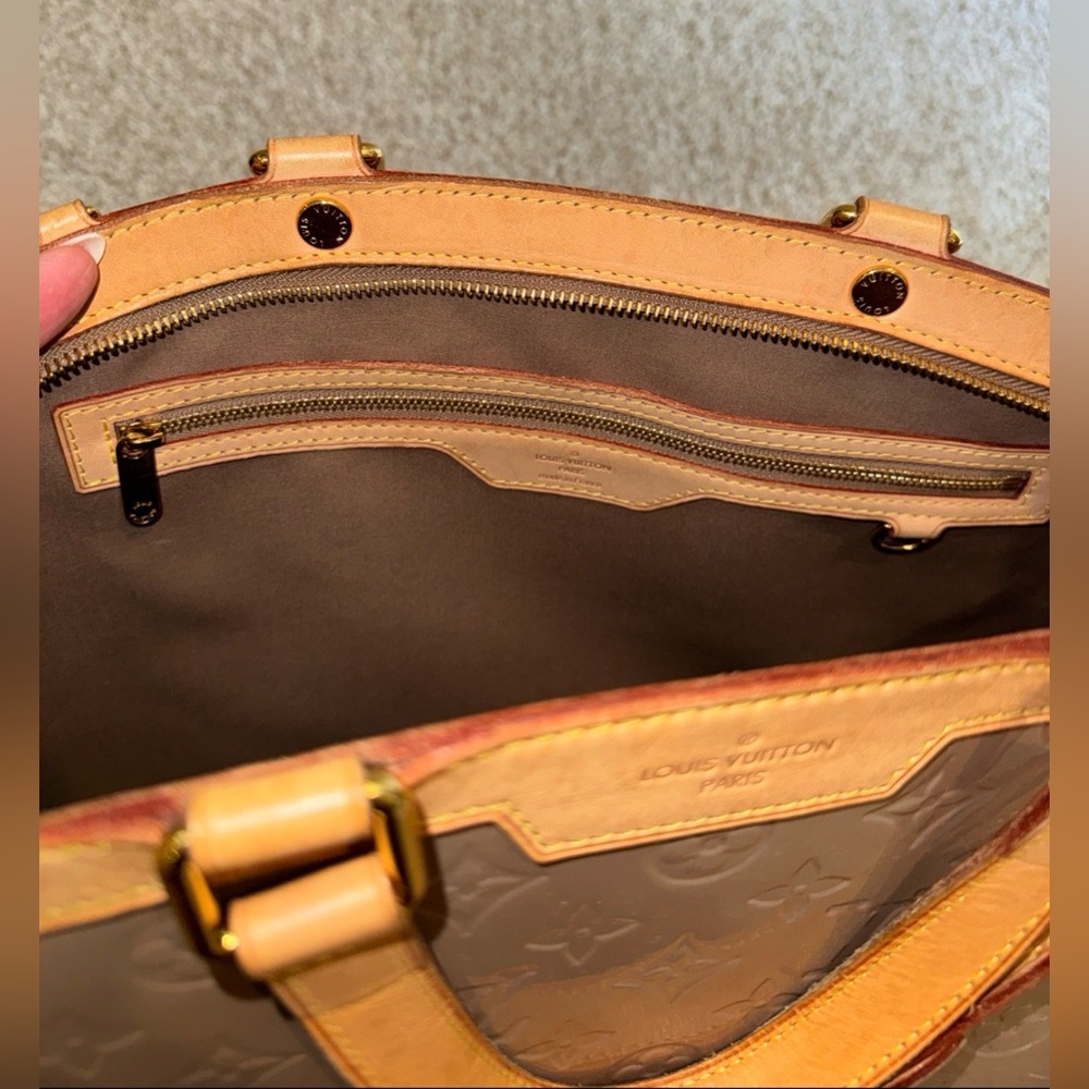Louis Vuitton Brea GM Vernis Poudre - Picture 9 of 16